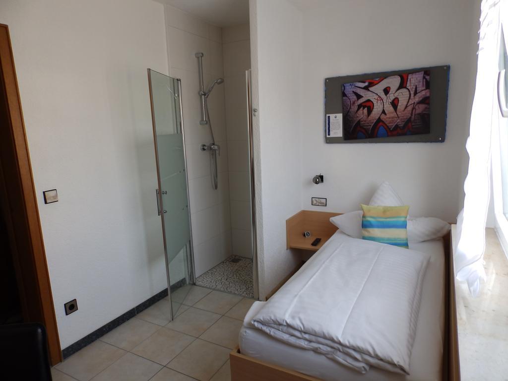 H41 Inn Hotel Garni Freiburg (Adults Only) 군델핀겐 외부 사진