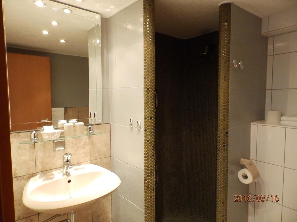 H41 Inn Hotel Garni Freiburg (Adults Only) 군델핀겐 외부 사진
