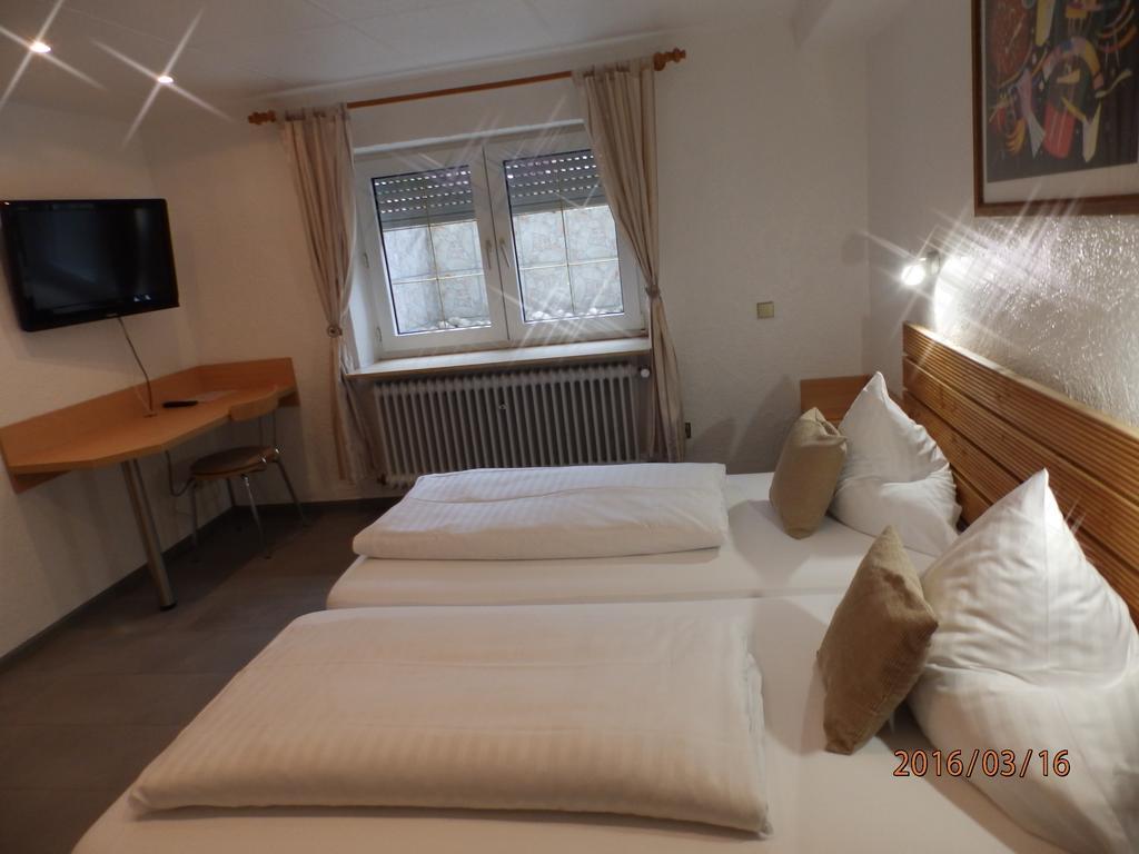 H41 Inn Hotel Garni Freiburg (Adults Only) 군델핀겐 외부 사진