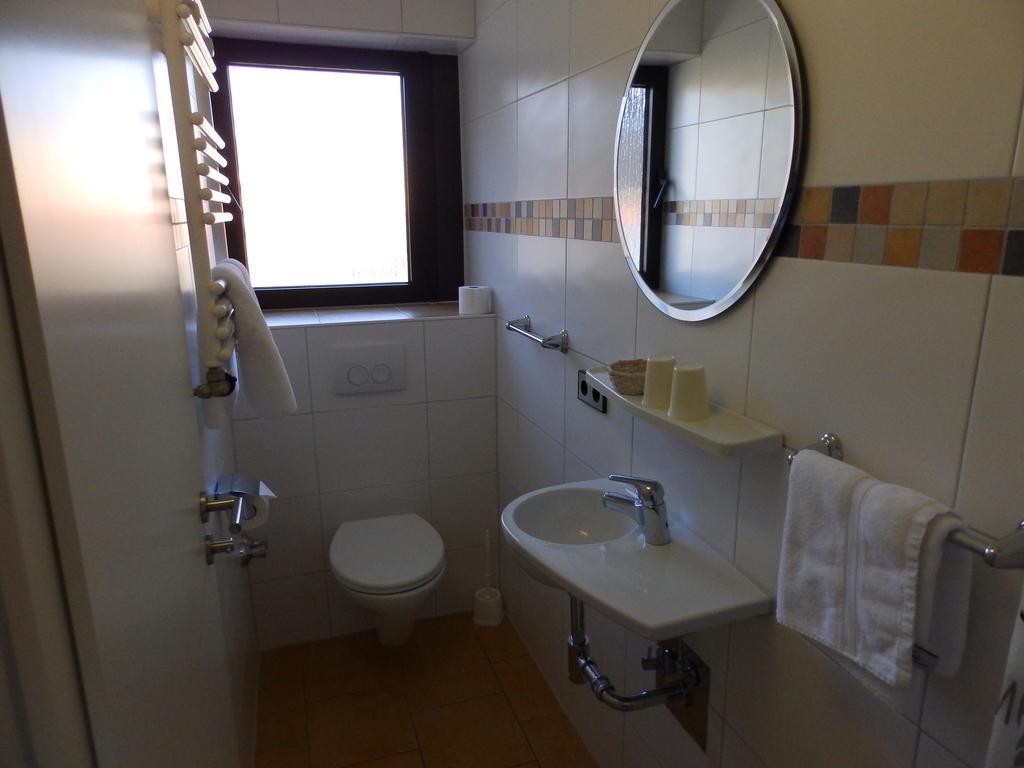 H41 Inn Hotel Garni Freiburg (Adults Only) 군델핀겐 외부 사진