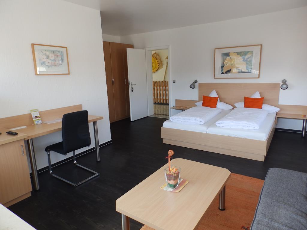H41 Inn Hotel Garni Freiburg (Adults Only) 군델핀겐 외부 사진