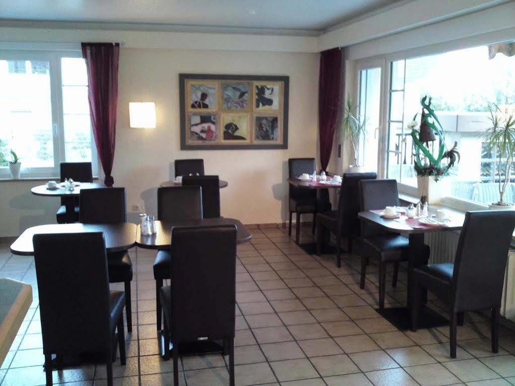 H41 Inn Hotel Garni Freiburg (Adults Only) 군델핀겐 외부 사진
