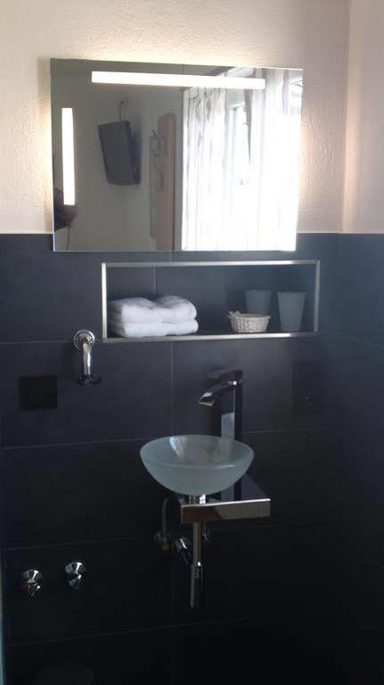 H41 Inn Hotel Garni Freiburg (Adults Only) 군델핀겐 외부 사진