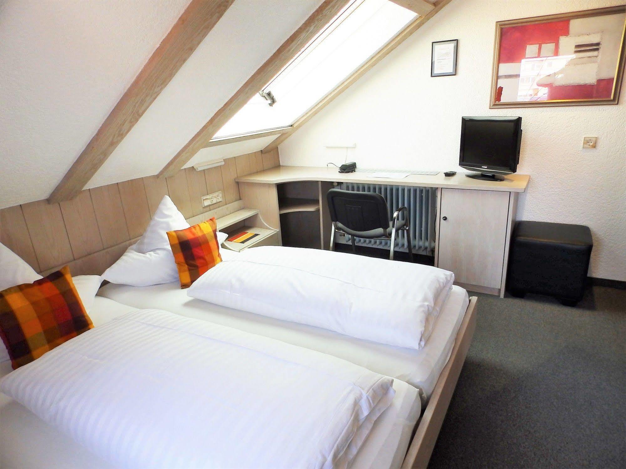 H41 Inn Hotel Garni Freiburg (Adults Only) 군델핀겐 외부 사진
