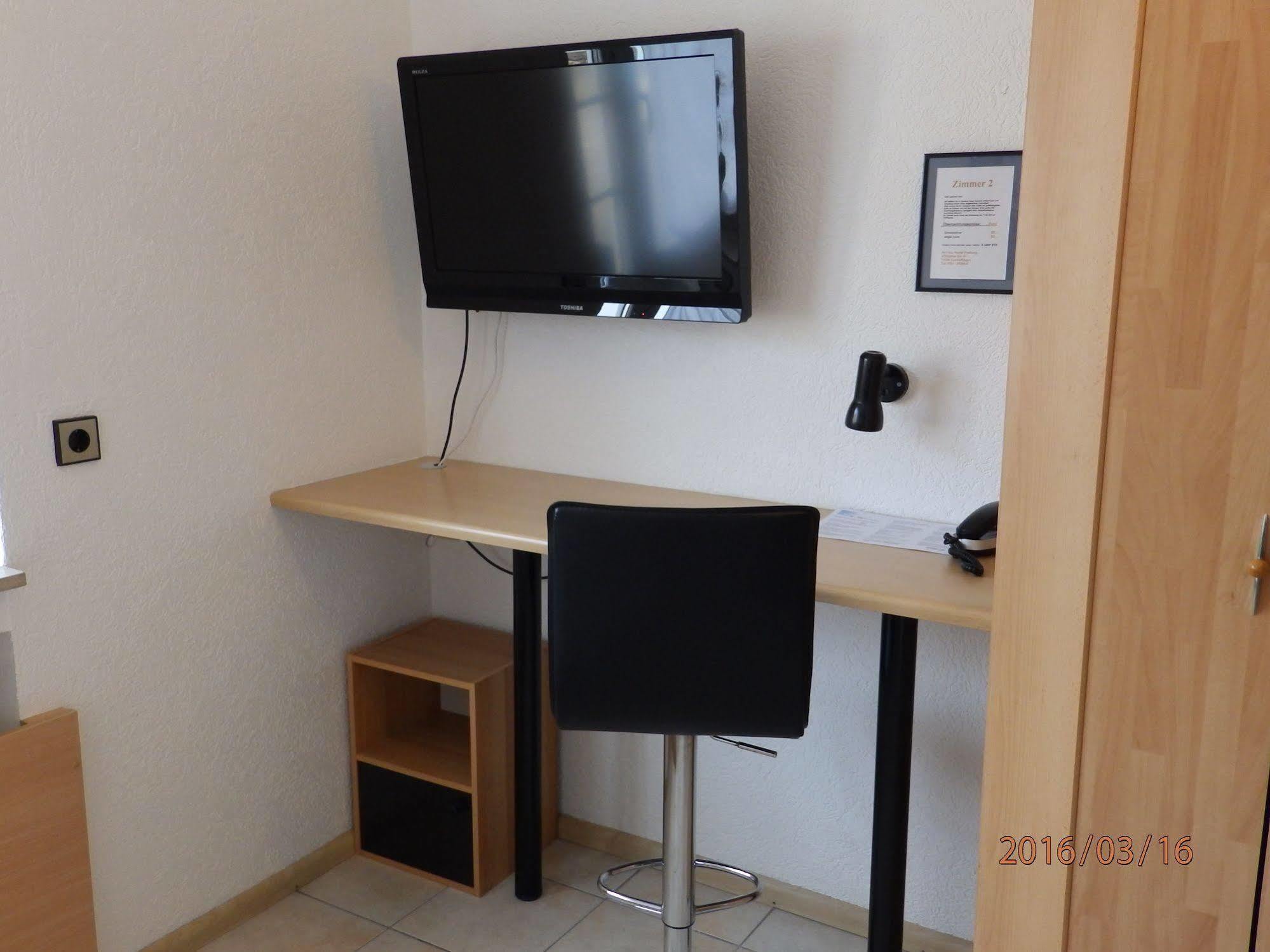 H41 Inn Hotel Garni Freiburg (Adults Only) 군델핀겐 외부 사진