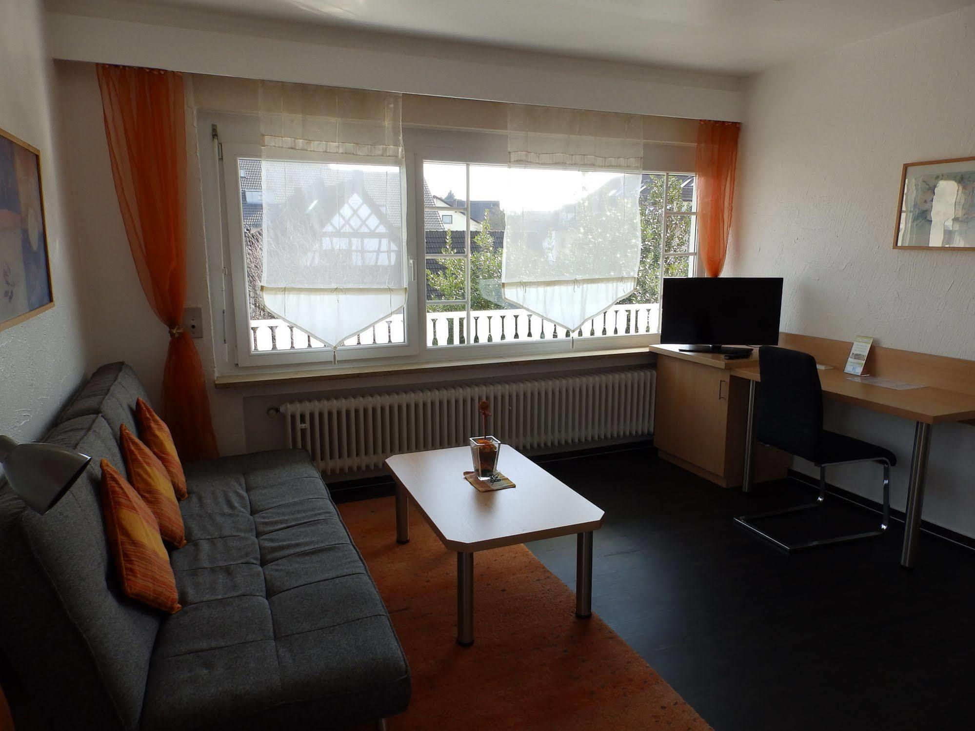 H41 Inn Hotel Garni Freiburg (Adults Only) 군델핀겐 외부 사진