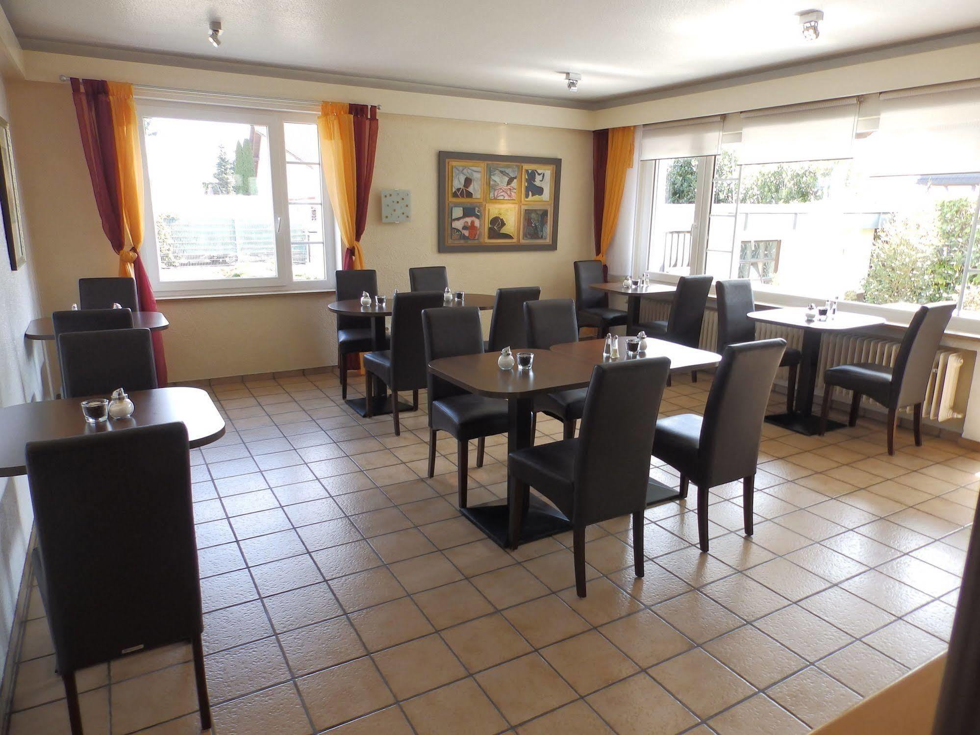 H41 Inn Hotel Garni Freiburg (Adults Only) 군델핀겐 외부 사진