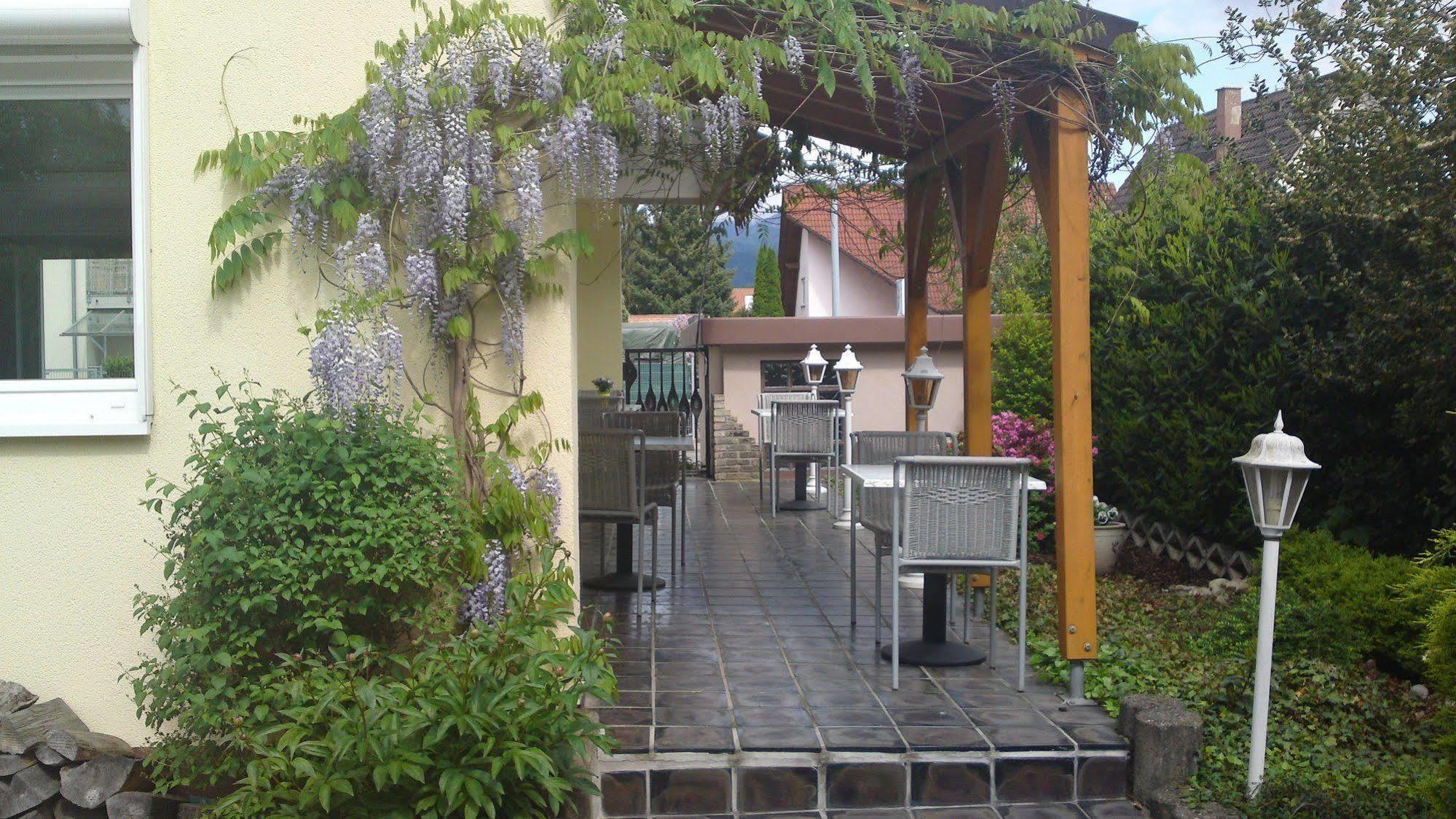 H41 Inn Hotel Garni Freiburg (Adults Only) 군델핀겐 외부 사진