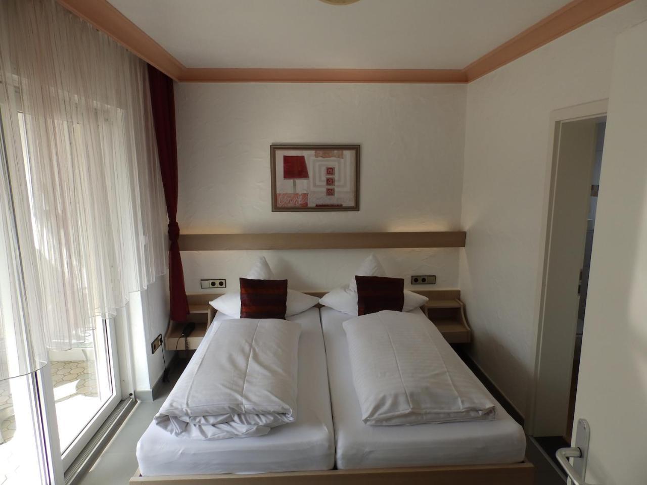 H41 Inn Hotel Garni Freiburg (Adults Only) 군델핀겐 외부 사진