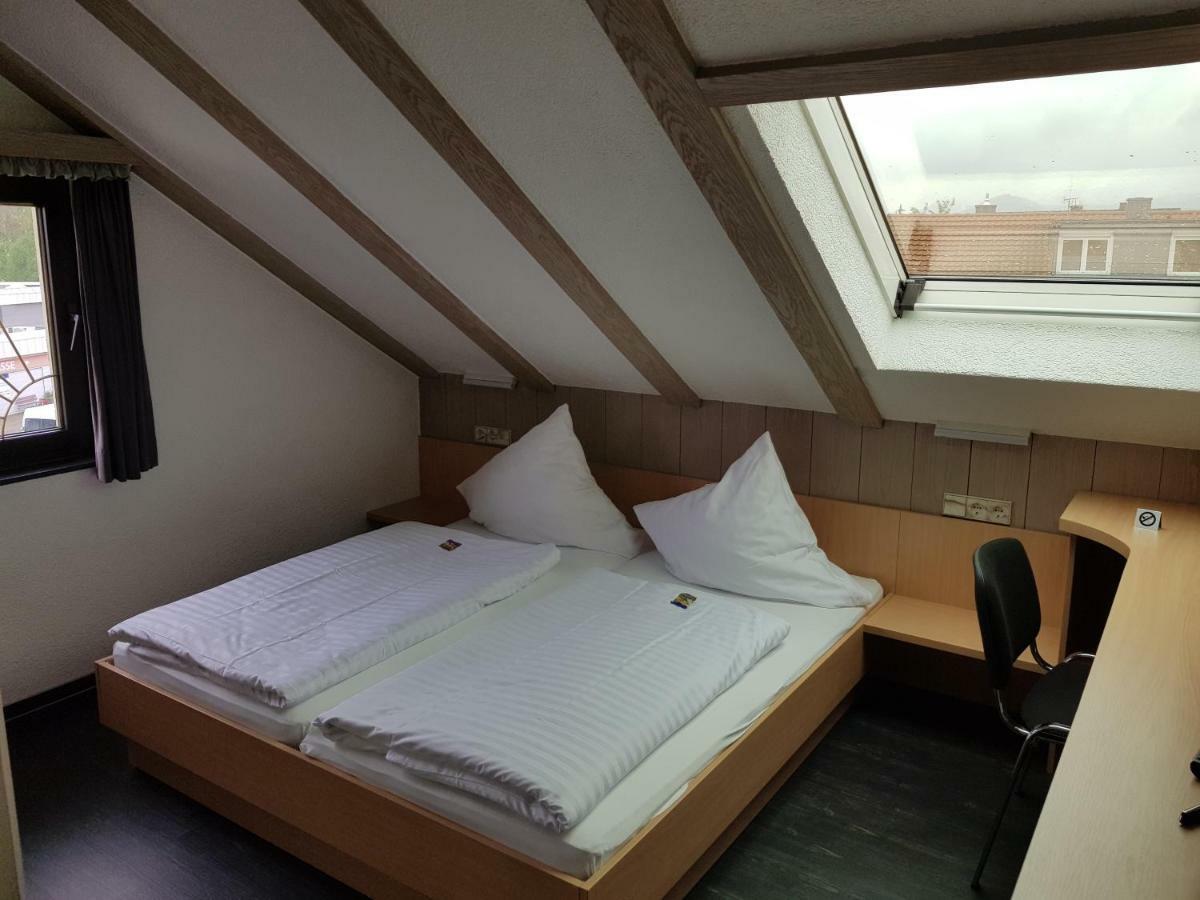 H41 Inn Hotel Garni Freiburg (Adults Only) 군델핀겐 외부 사진