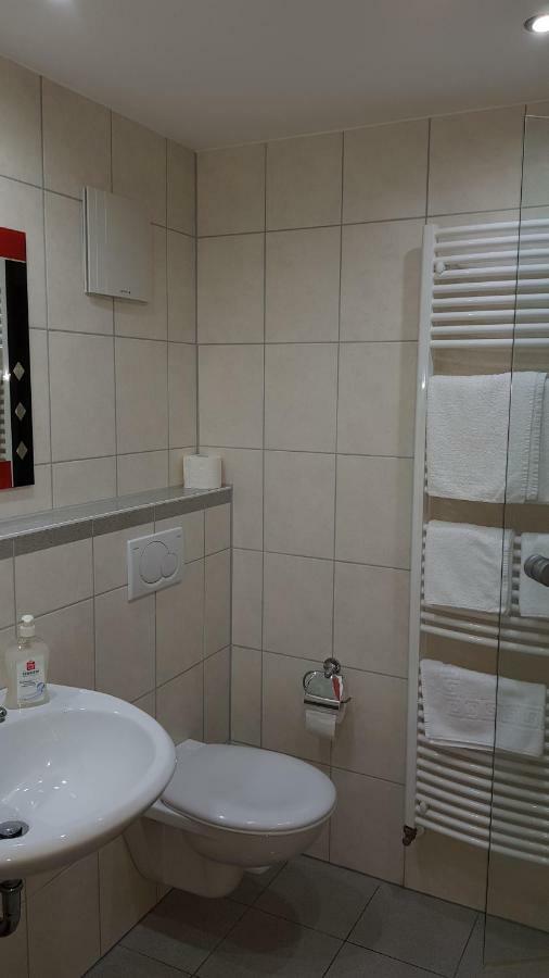 H41 Inn Hotel Garni Freiburg (Adults Only) 군델핀겐 외부 사진
