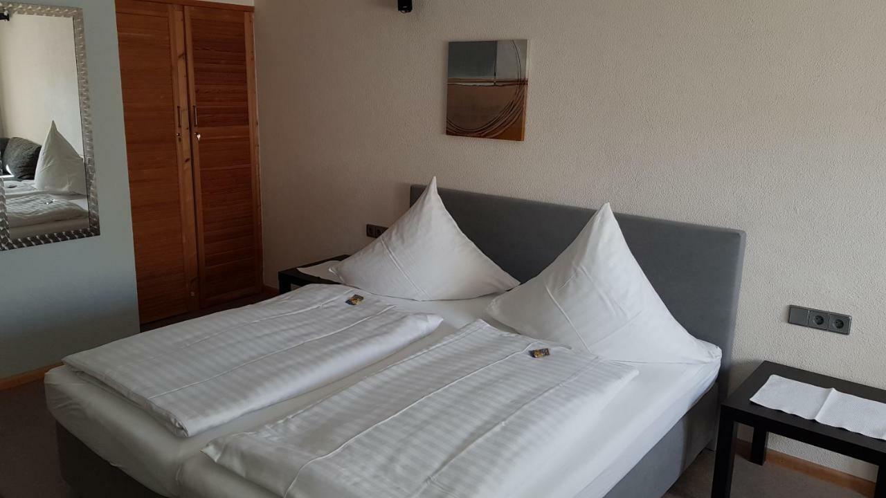 H41 Inn Hotel Garni Freiburg (Adults Only) 군델핀겐 외부 사진