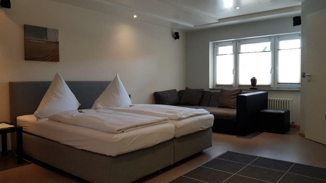 H41 Inn Hotel Garni Freiburg (Adults Only) 군델핀겐 외부 사진