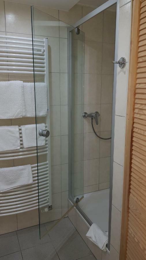 H41 Inn Hotel Garni Freiburg (Adults Only) 군델핀겐 외부 사진