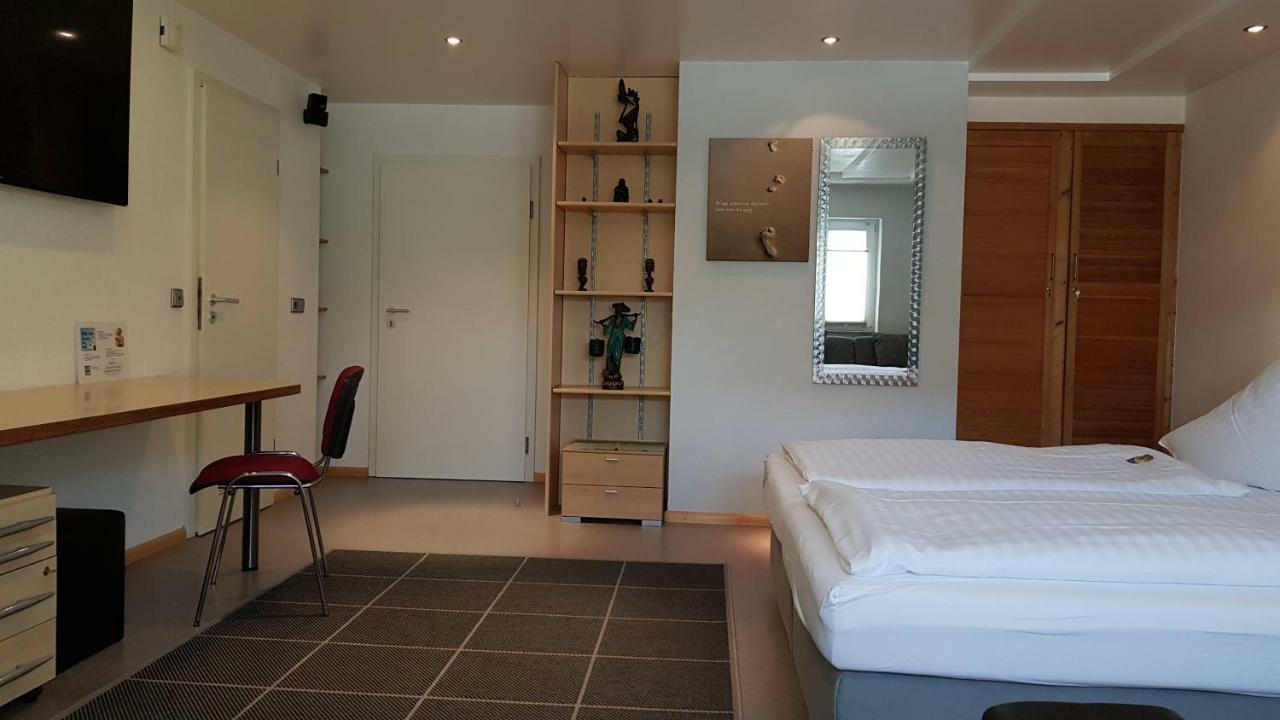 H41 Inn Hotel Garni Freiburg (Adults Only) 군델핀겐 외부 사진