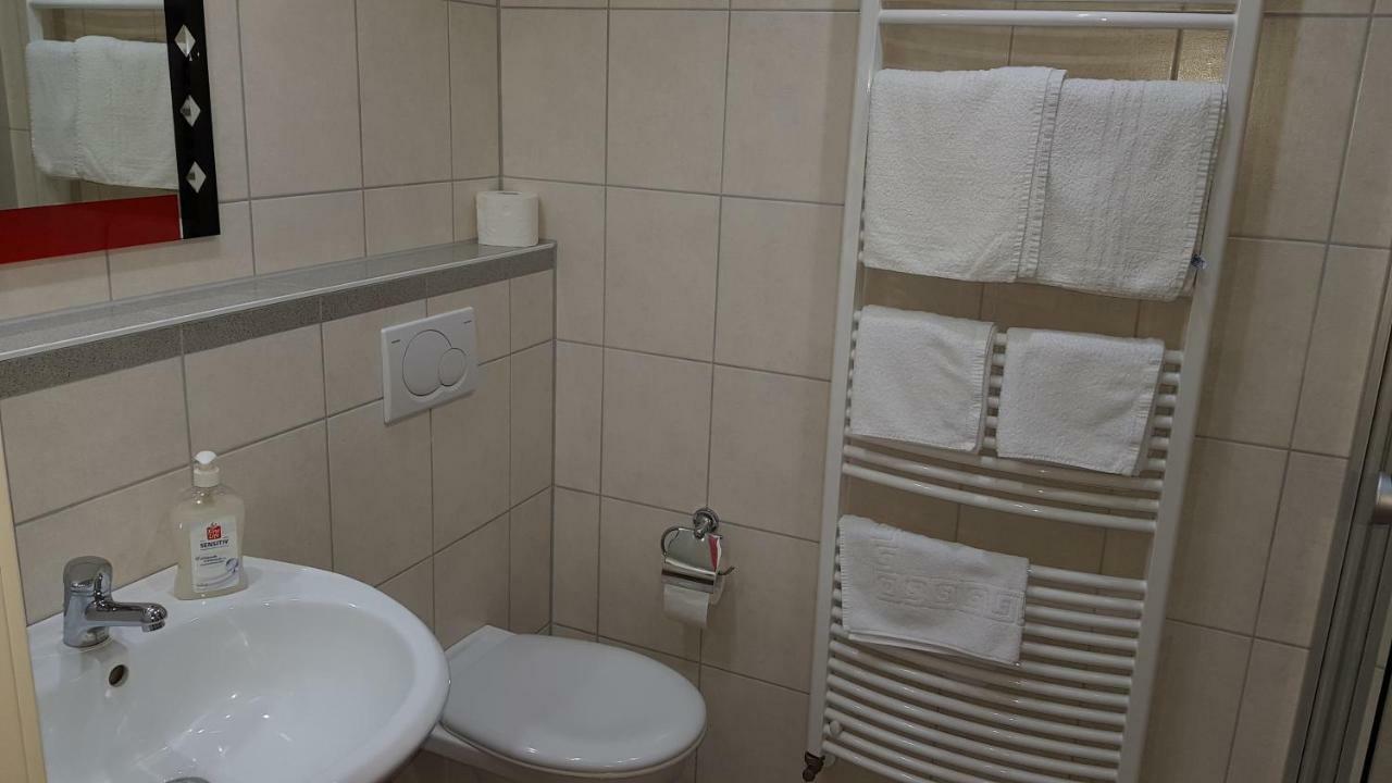 H41 Inn Hotel Garni Freiburg (Adults Only) 군델핀겐 외부 사진